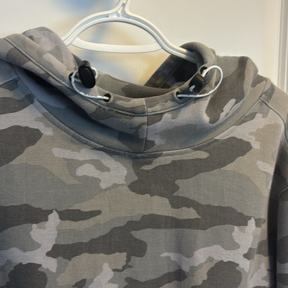 Men’s Camo Hoodie - Picture 4 of 4